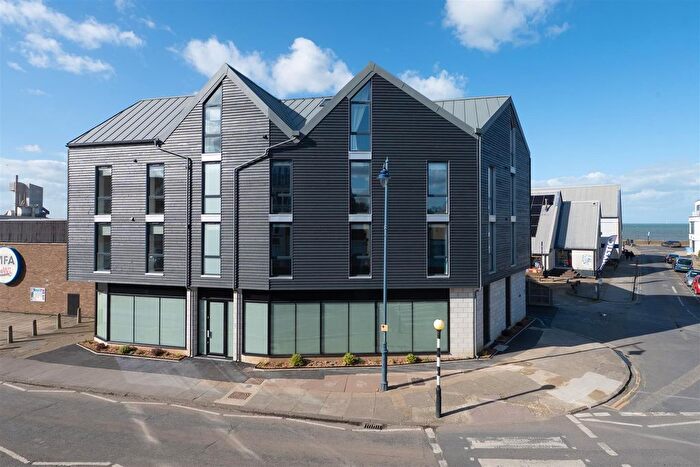 2 Bedroom Flat For Sale In Beach Walk, Whitstable, CT5