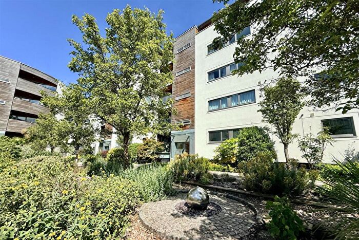 3 Bedroom Flat For Sale In Montpellier Grove, Cheltenham, GL50