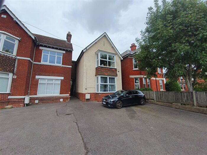 2 Bedroom Apartment For Sale In West Street, Fareham, PO16