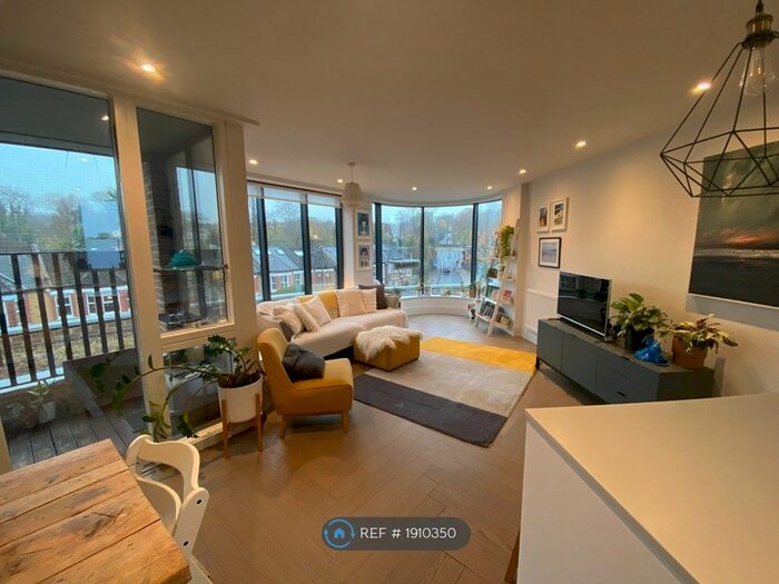 2 Bedroom Flat To Rent In Gipsy Road, London, SE27