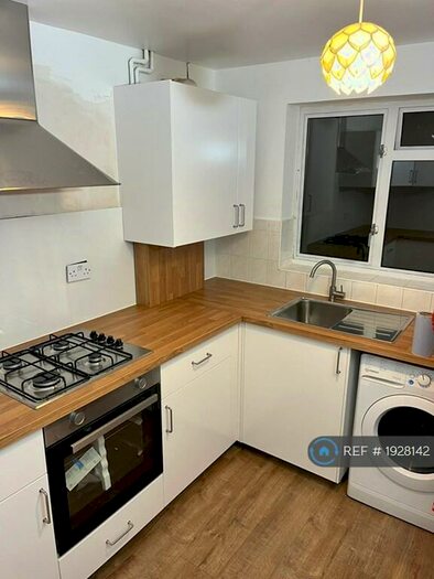 2 Bedroom Maisonette To Rent In Pollard Road, Morden, SM4