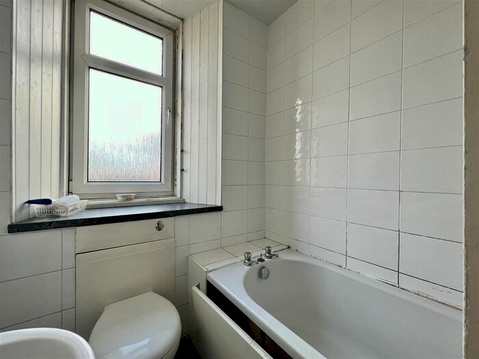 2 Bedroom Flat For Sale In Union Street, Larkhall, ML9
