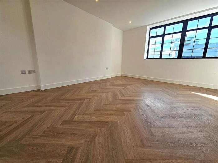 Apartment To Rent In North End, Croydon, CR0