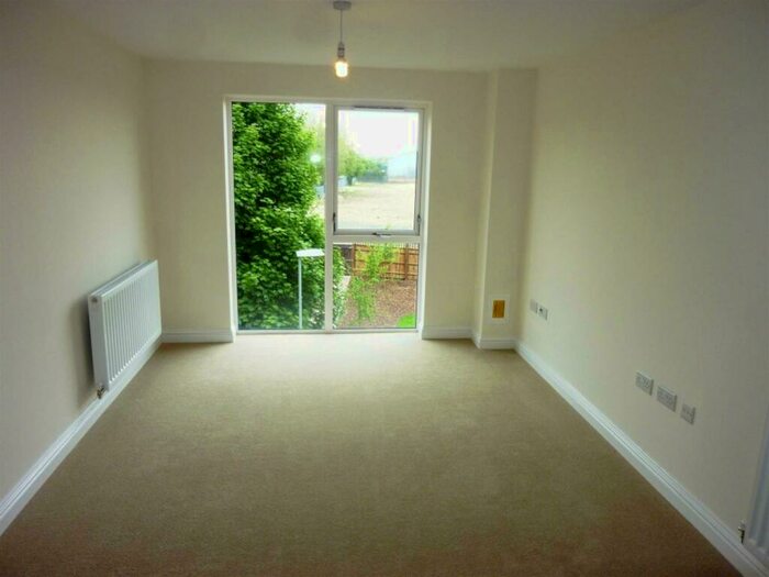 2 Bedroom Flat To Rent In Draper Close, West Thurrock, RM20
