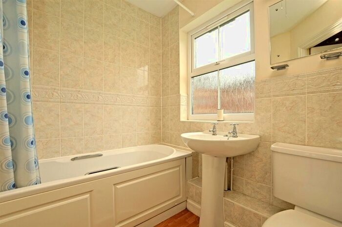 3 Bedroom Flat To Rent In Venneit Close, Oxford, OX1