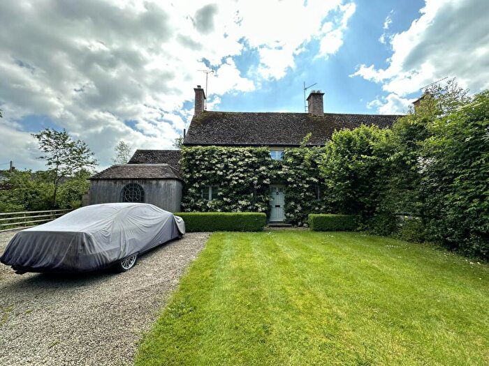 3 Bedroom Semi-Detached House To Rent In Evenlode, GL56