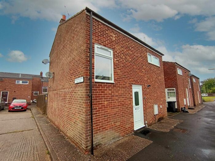 3 Bedroom End Of Terrace House To Rent In Branton Close, South Ham, RG22