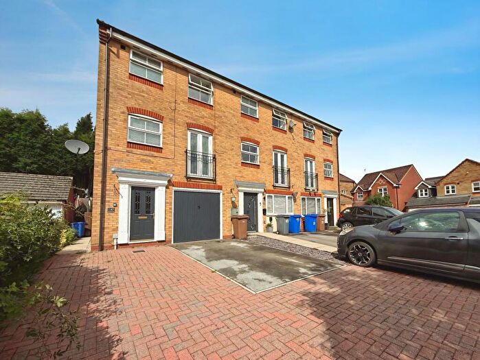 3 Bedroom End Of Terrace House For Sale In Moorhen Way, Packmoor, ST7