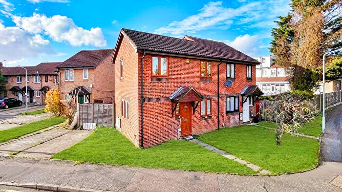 2 Bedroom End Terrace House For Sale In Pittman Gardens, Ilford, IG1