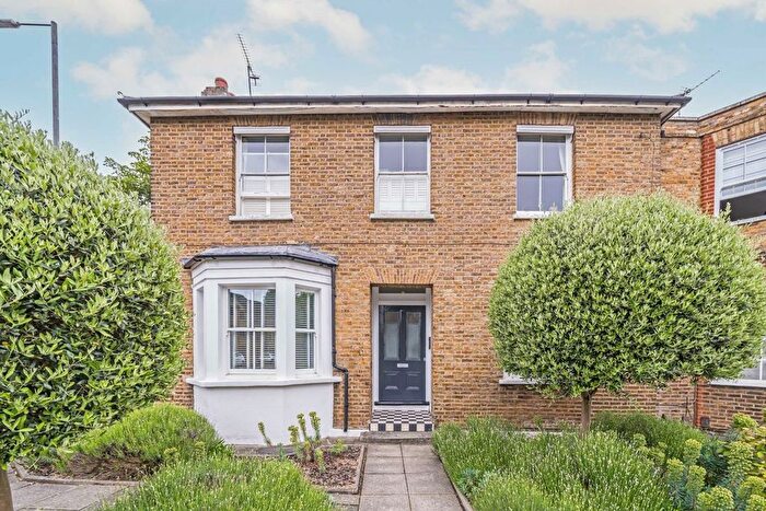 1 Bedroom Flat To Rent In Springfield Road, Kingston Upon Thames, KT1