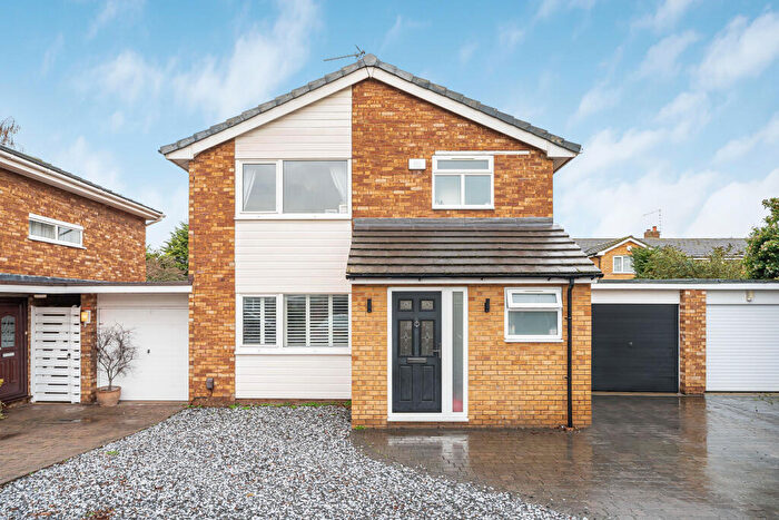 3 Bedroom Link Detached House For Sale In Portman Close, Hitchin, SG5