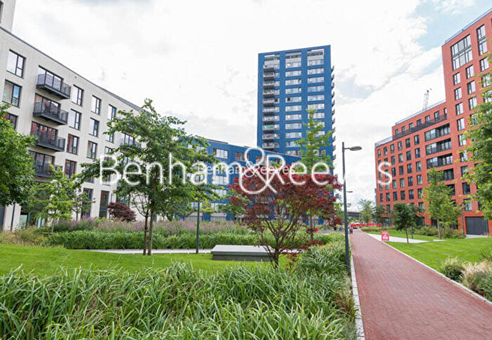 2 Bedroom Apartment To Rent In London City Island, E14