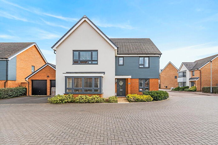 5 Bedroom Detached House For Sale In Lomax Gardens, Wootton, MK43