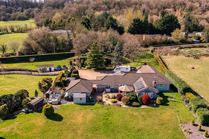 3 Bedroom Detached Bungalow For Sale In Wrexham Road, Pontblyddyn, CH7