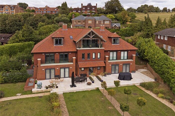 2 Bedroom Penthouse To Rent In Northdown Lane, Guildford, Surrey, GU1