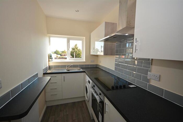 2 Bedroom Flat To Rent In Sheffield Road, Whittington Moor, Chesterfield, S41
