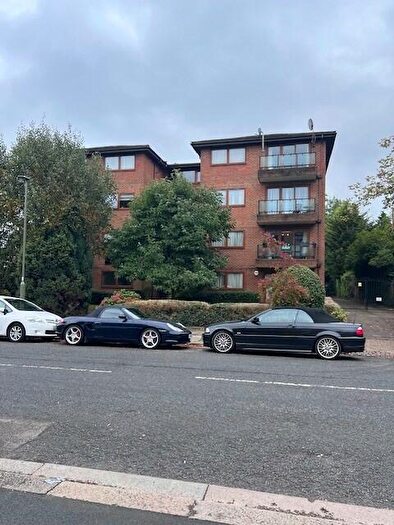 2 Bedroom Flat To Rent In Etchingham Park Road, London, N3