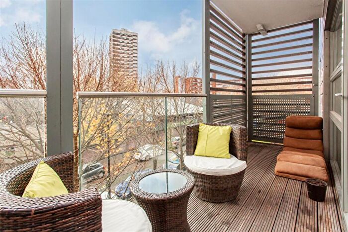 2 Bedroom Flat For Sale In Kirkby Apartments, Bow, E3