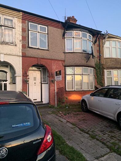 3 Bedroom Semi-Detached House To Rent In Leagrave Road, Leagrave, Luton, Bedfordshire, LU3