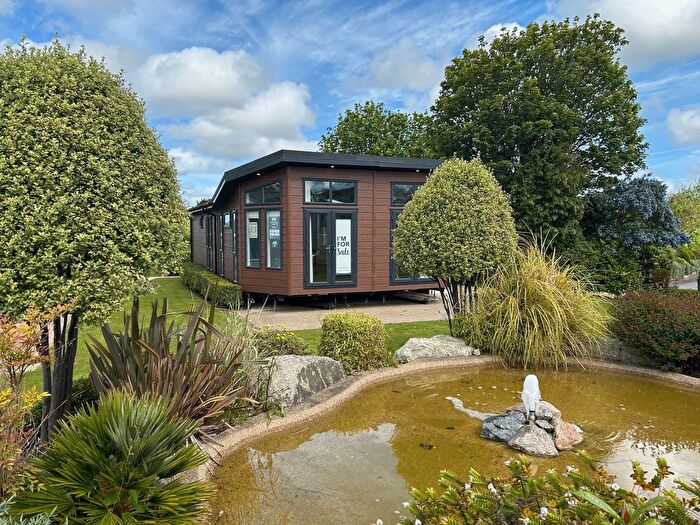 3 Bedroom Lodge For Sale In Oyster Bay Coastal Amp; Country Retreat, Halt Rd Truro, TR4
