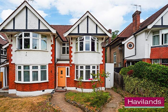 3 Bedroom Maisonette For Sale In The Chine, Grange Park, N21