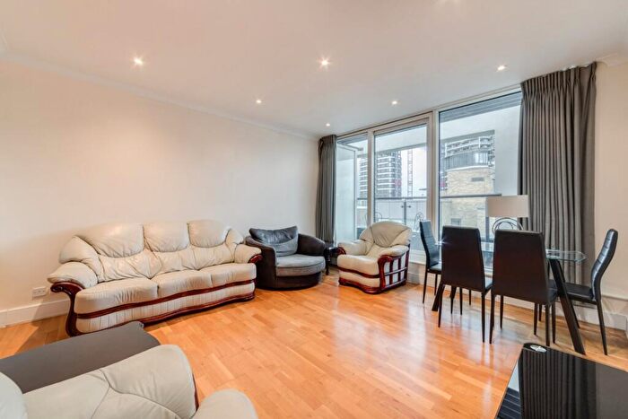 2 Bedroom Flat To Rent In Boardwalk Place, Poplar, E14