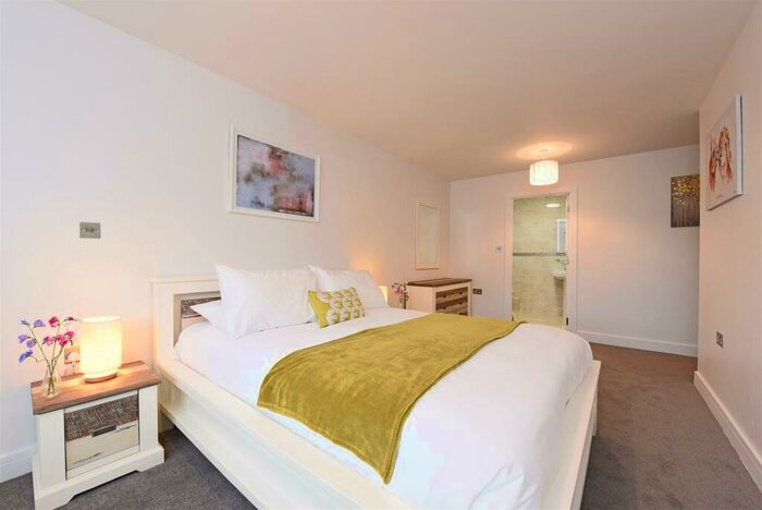 2 Bedroom Flat To Rent In Queens Road, Farnborough, GU14