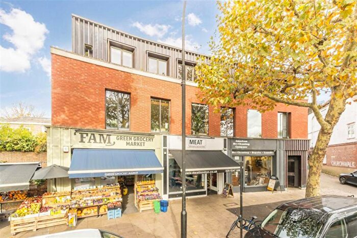 3 Bedroom Flat To Rent In Swains Lane, Highgate, N6