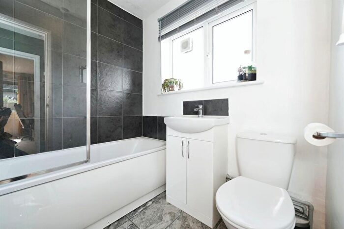 1 Bedroom Flat For Sale In Ash Close, Yate, Bristol, BS37