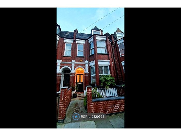 2 Bedroom Flat To Rent In Birnam Road, London, N4