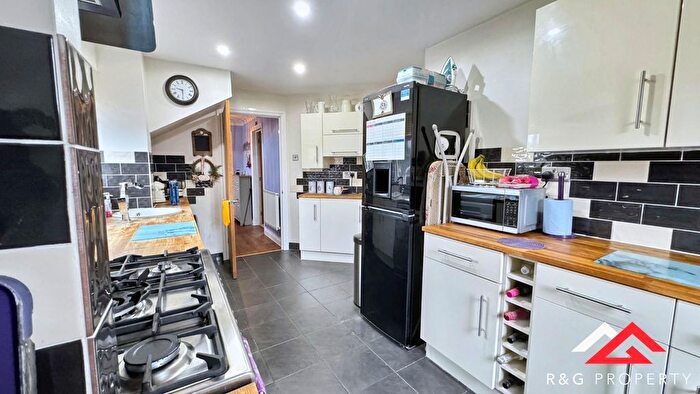 4 Bedroom Detached House For Sale In Magnolia Rise, Trowbridge, BA14
