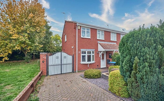 3 Bedroom Semi-detached House For Sale In Newquay Close, Hinckley, LE10