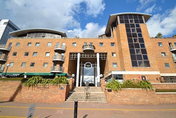 2 Bedroom Apartment To Rent In Meridian Place, London, E14