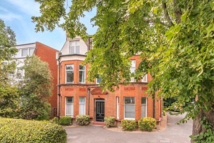 3 Bedroom Flat To Rent In Parklands, Surbiton, KT5