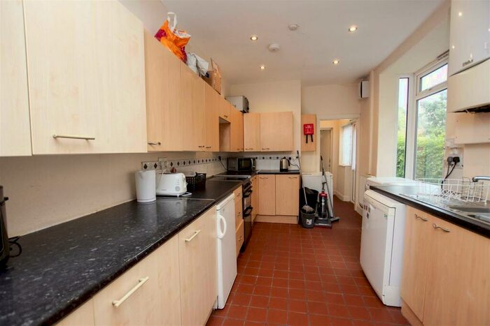 6 Bedroom House To Rent In Pershore Road, Selly Park, Birmingham, B29