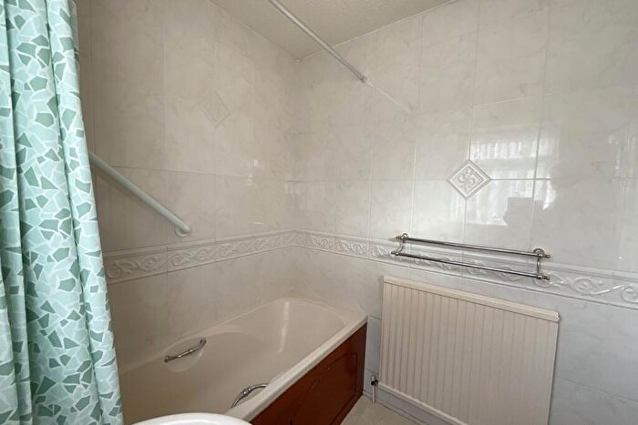 2 Bedroom Bungalow For Sale In Snowberry Close, Swinton, S64