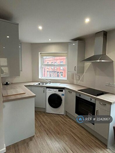 2 Bedroom Flat To Rent In Highbury Lane, Leeds, LS6