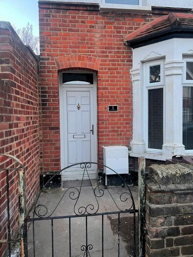 5 Bedroom End Of Terrace House To Rent In Norfolk Road, Barking, IG11