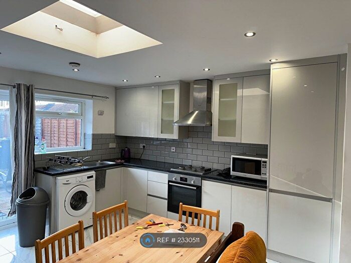 3 Bedroom Semi-Detached House To Rent In Woodstock Garden, Hayes, UB4