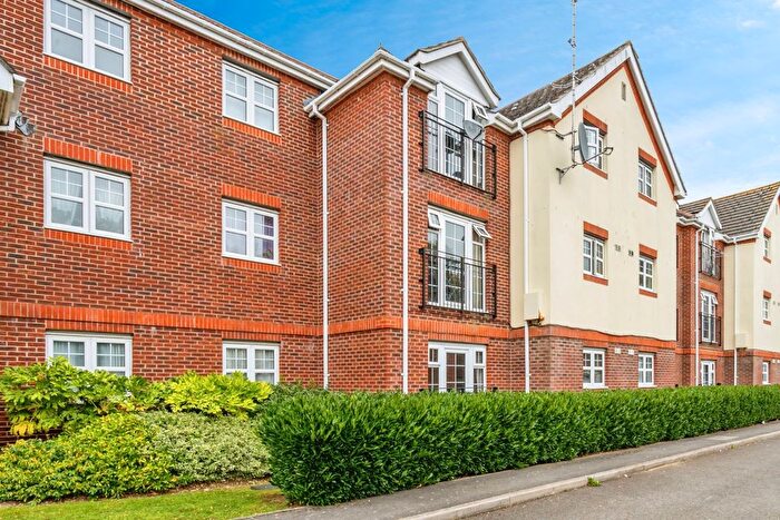 2 Bedroom Flat For Sale In Bewick Gardens, Chichester, West Sussex, PO19