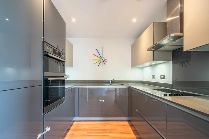 2 Bedroom Flat To Rent In Goldfinch Court, Child's Hill, London, NW11