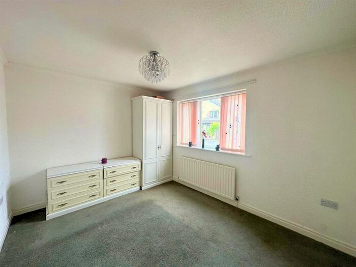 2 Bedroom Detached Bungalow For Sale In Greenacres Drive, Keighley, BD20