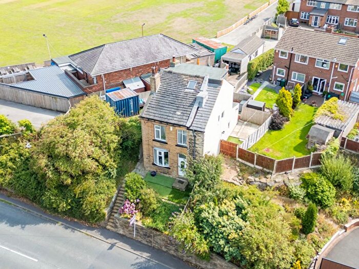 3 Bedroom Detached House For Sale In Leeds Road, Birstall, WF17