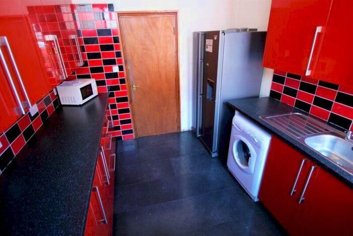 7 Bedroom Terraced House To Rent In Headingley Avenue, Headingley, Leeds, LS6