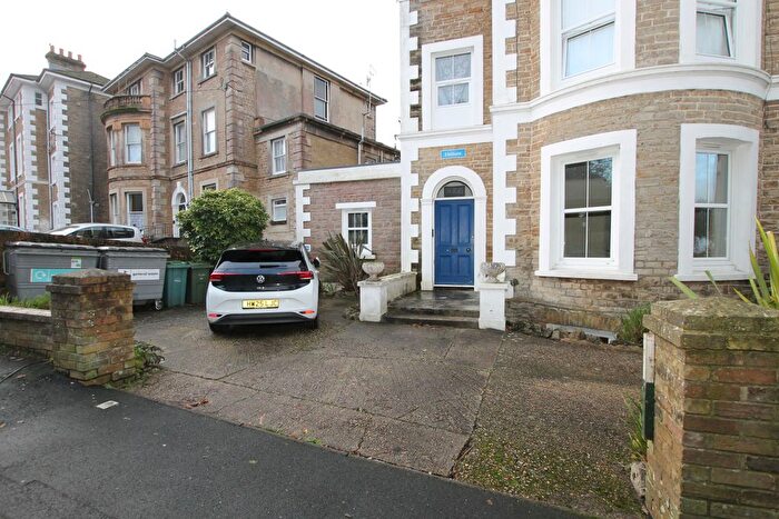 2 Bedroom Flat To Rent In East Hill Road, Ryde, PO33