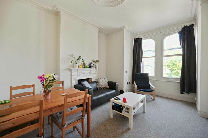 3 Bedroom Flat To Rent In Hetley Road, Shepherds Bush, W12