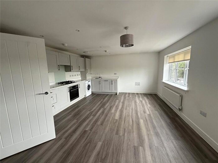 2 Bedroom Flat To Rent In Sherman Avenue, KT12