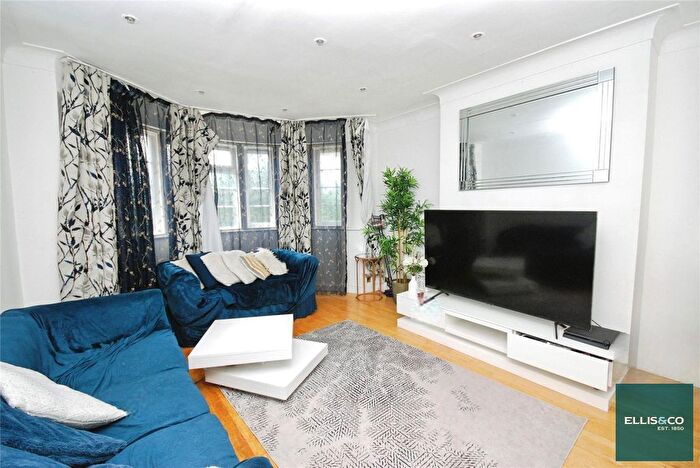 2 Bedroom Flat For Sale In Beaufort Park, Hampstead Garden Suburb, NW11