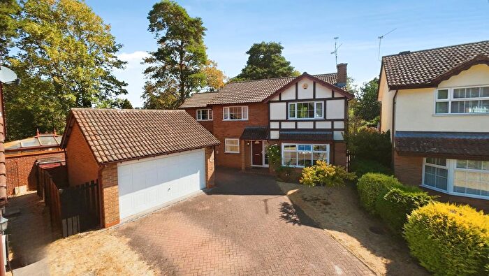 6 Bedroom Property For Sale In Thorpe Close, Wokingham, RG41