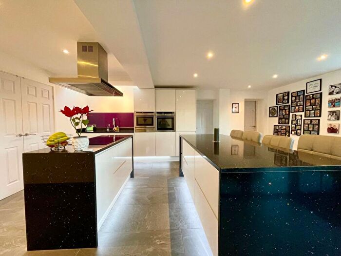 5 Bedroom Detached House For Sale In Cantley Manor Avenue, Doncaster, DN4